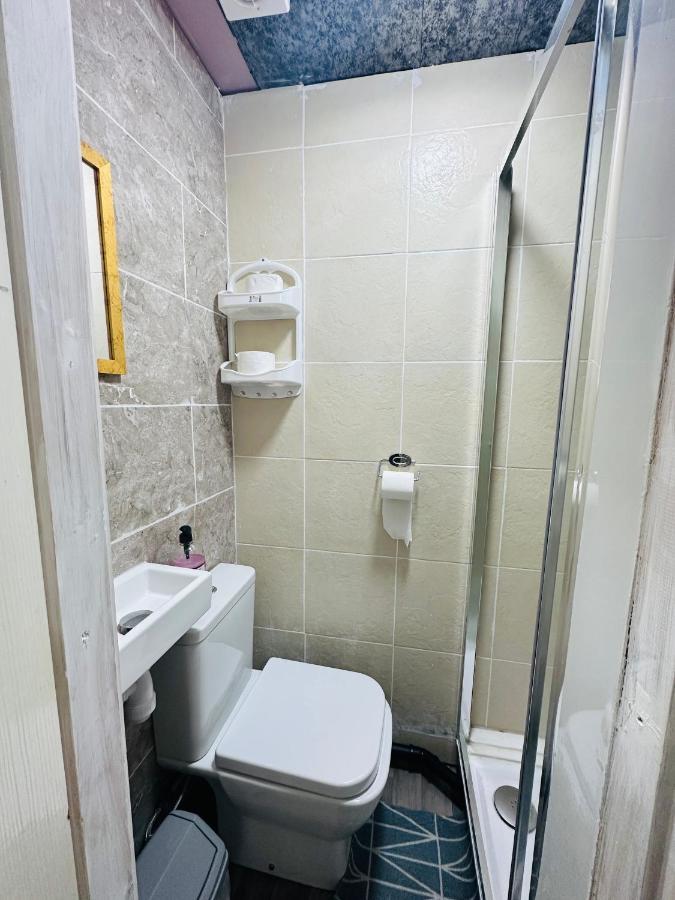 Unique Private Rooms Μπόλτον Εξωτερικό φωτογραφία